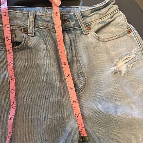 Distressed jeans - Picture 6 of 9